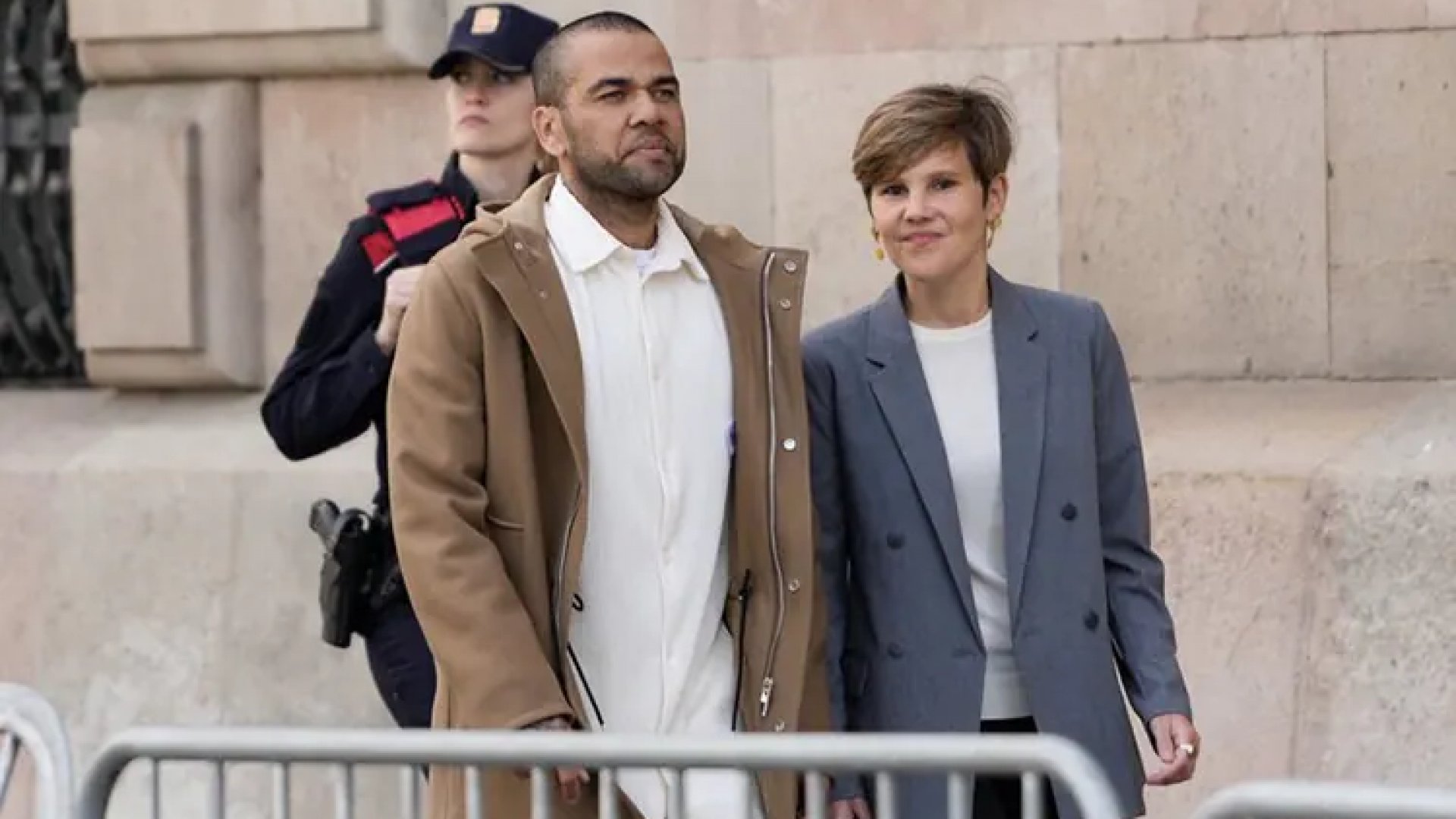 ‘Hay que matar a ese desgraciado’, increpan a Dani Alves