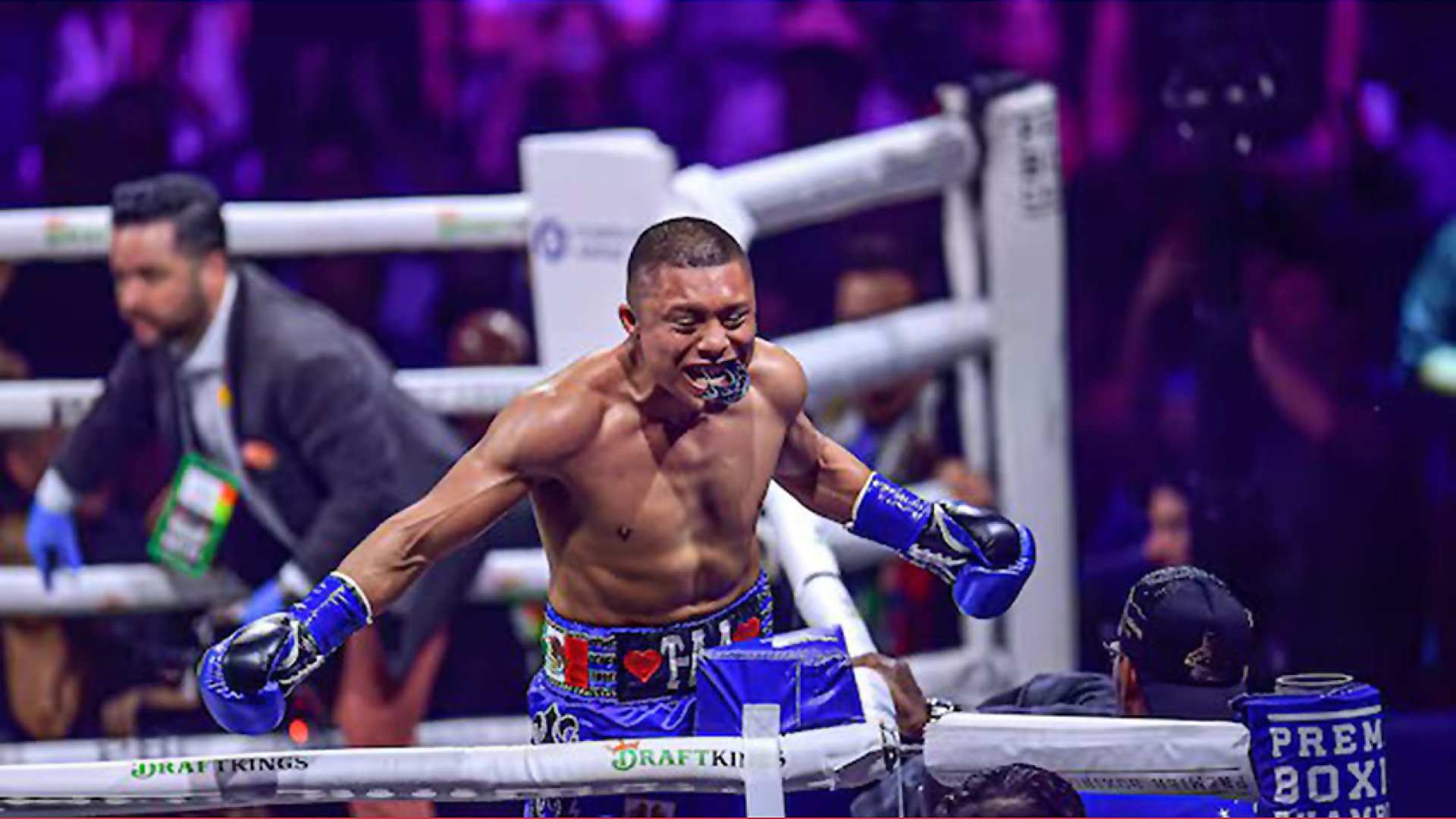 Muerde ‘Pitbull’ y reina en boxeo