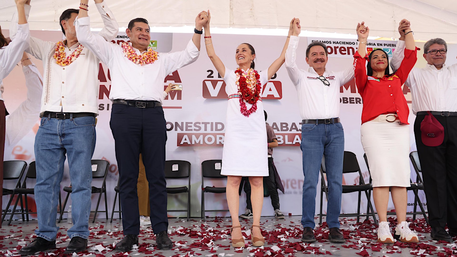 Reciben 25 mil poblanos a Sheinbaum y a Armenta en la campaña ganadora