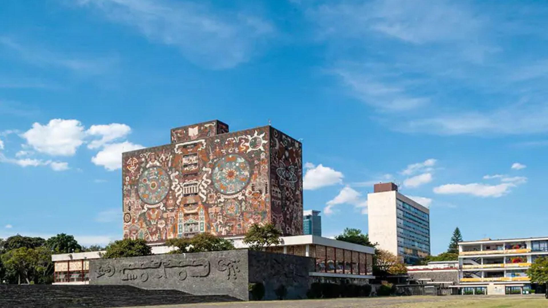 Acepta Suprema Corte revisar universidad gratuita