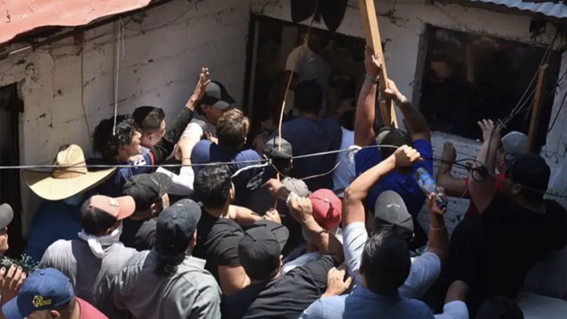 FGR podría intervenir en los casos de Camila Gómez y el linchamiento en Taxco: AMLO