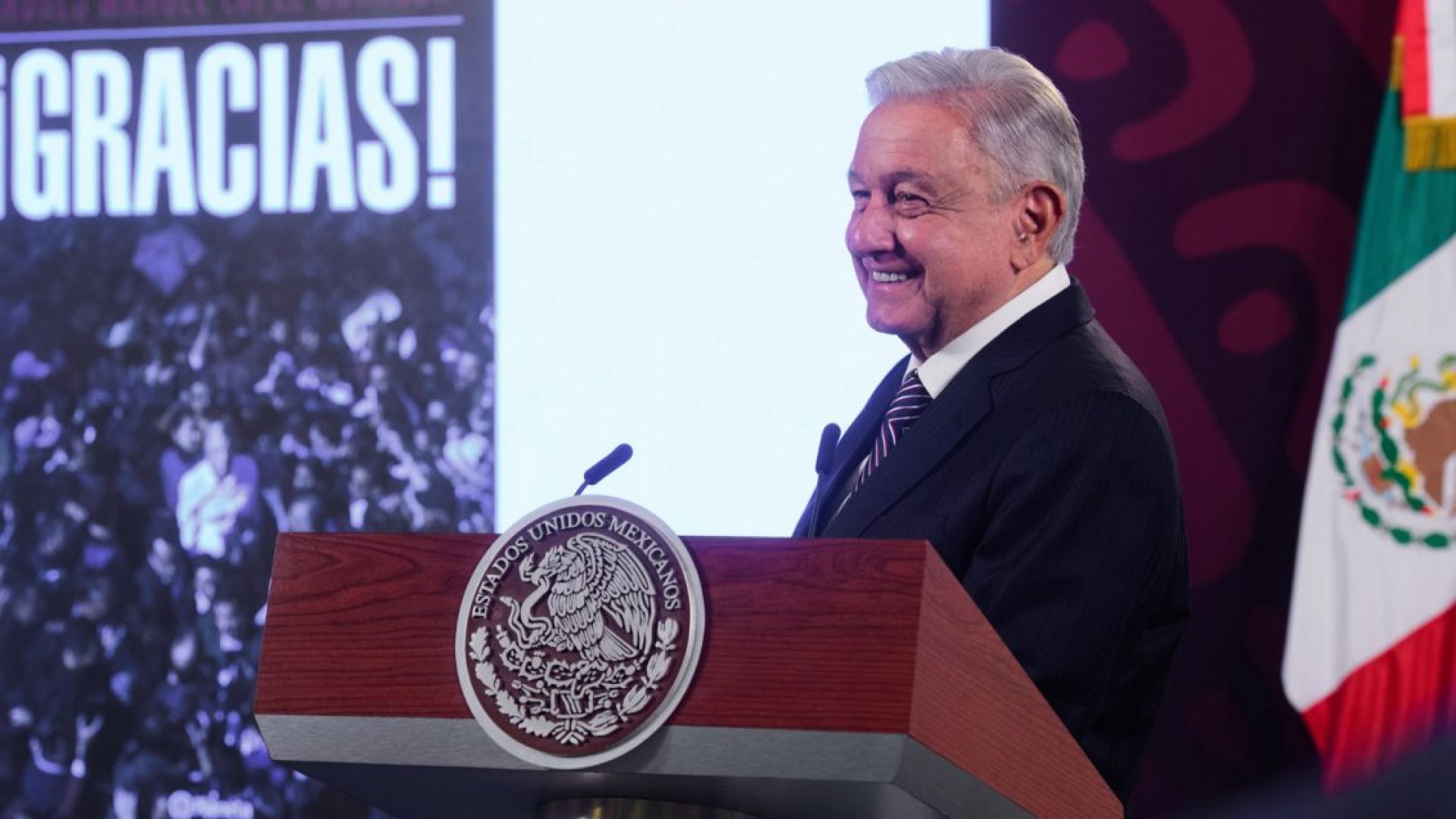 Trife 'batea' queja de Xóchitl Gálvez para prohibir venta del libro ‘¡Gracias!’ de AMLO