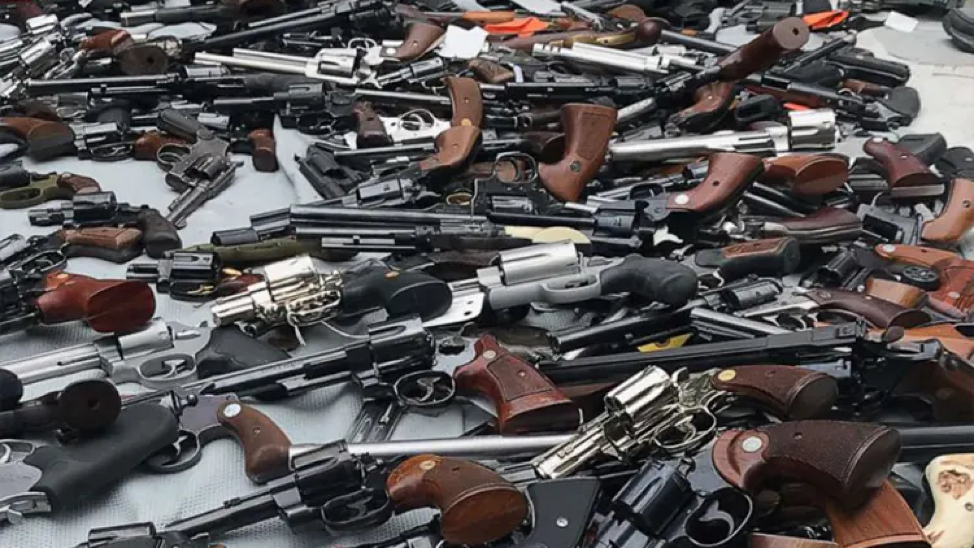 Por tráfico de armas, EU arresta a 463, informa Ken Salazar
