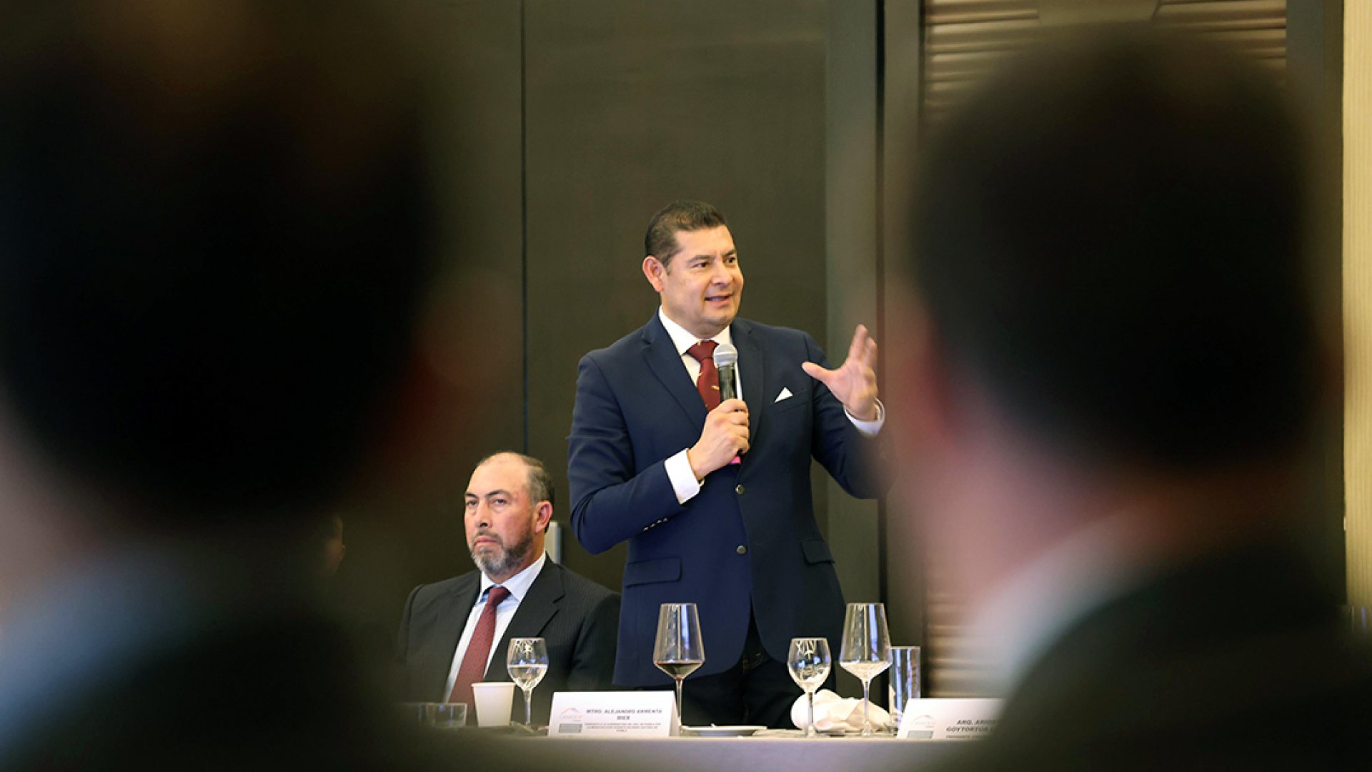 Armenta presenta su Plan Estratégico 2024-2030 a líderes empresariales de la vivienda en Puebla