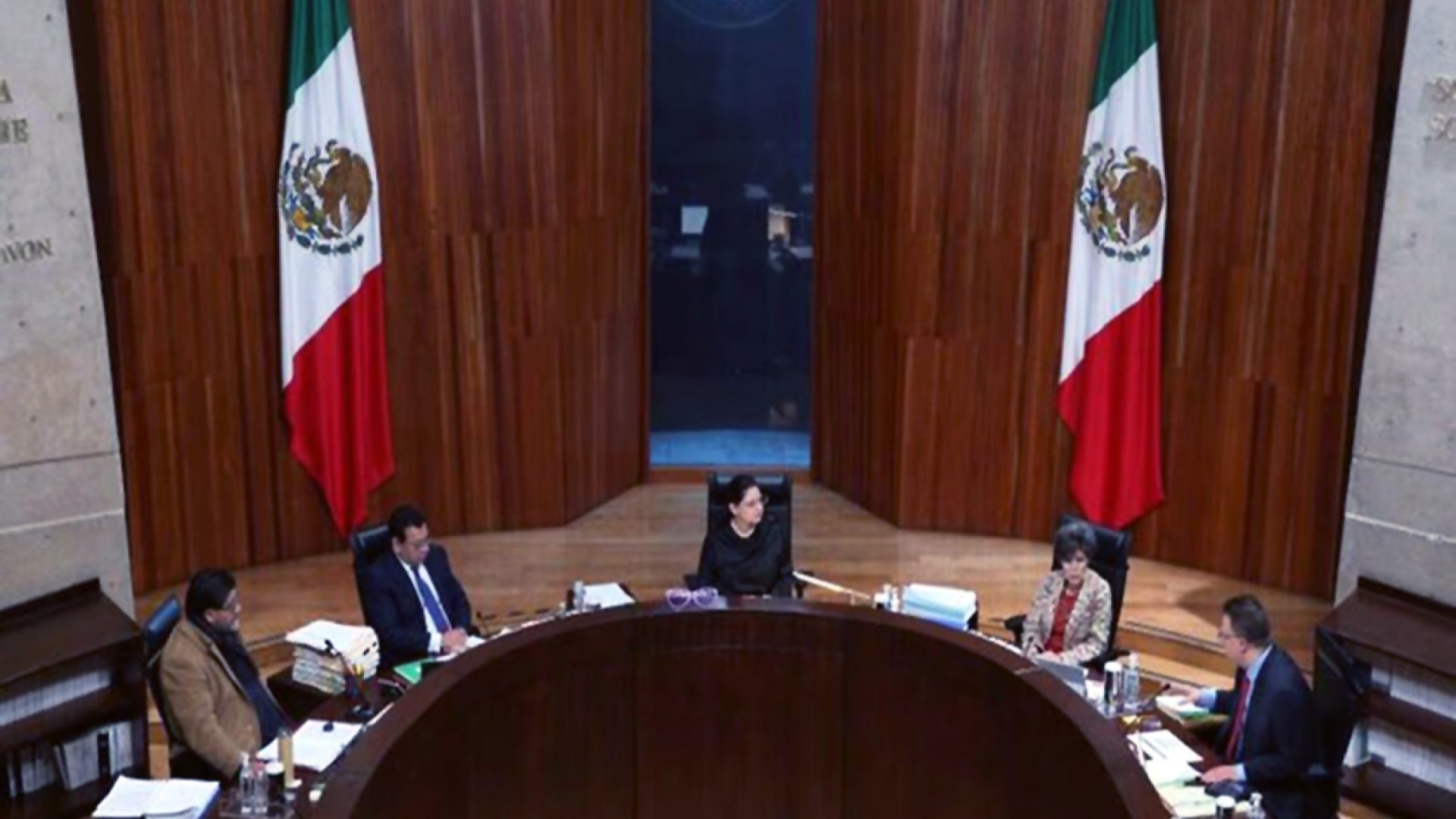 Atacan a balazos un coche del Tribunal Electoral en Ciudad de México