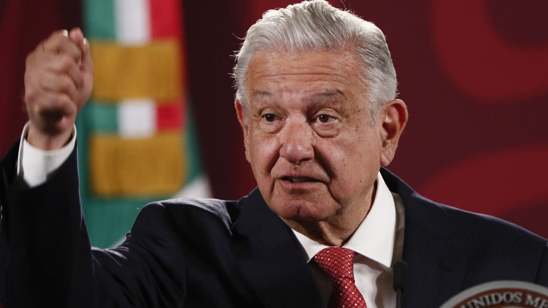 AMLO no descarta manipulación por agua contaminada en la Álvaro Obregón