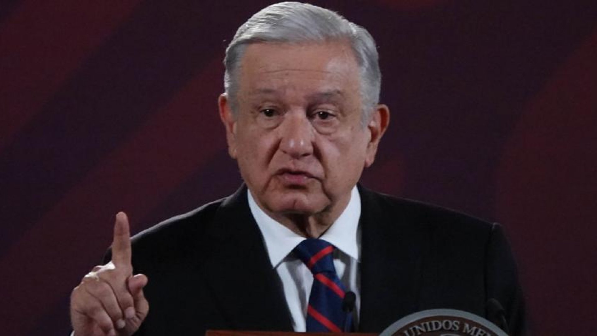 AMLO responde a Guadalupe Loaeza por criticar a Claudia Sheinbaum