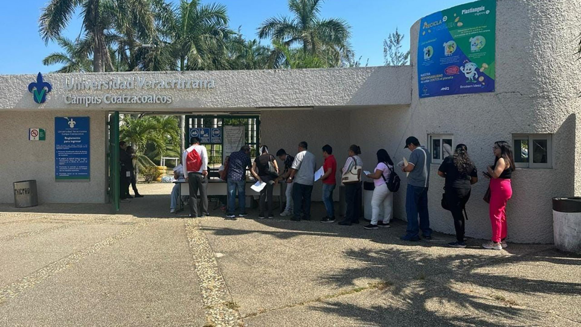 Casi 5 mil aspirantes aplicaron el examen de conocimientos del OPLE Veracruz