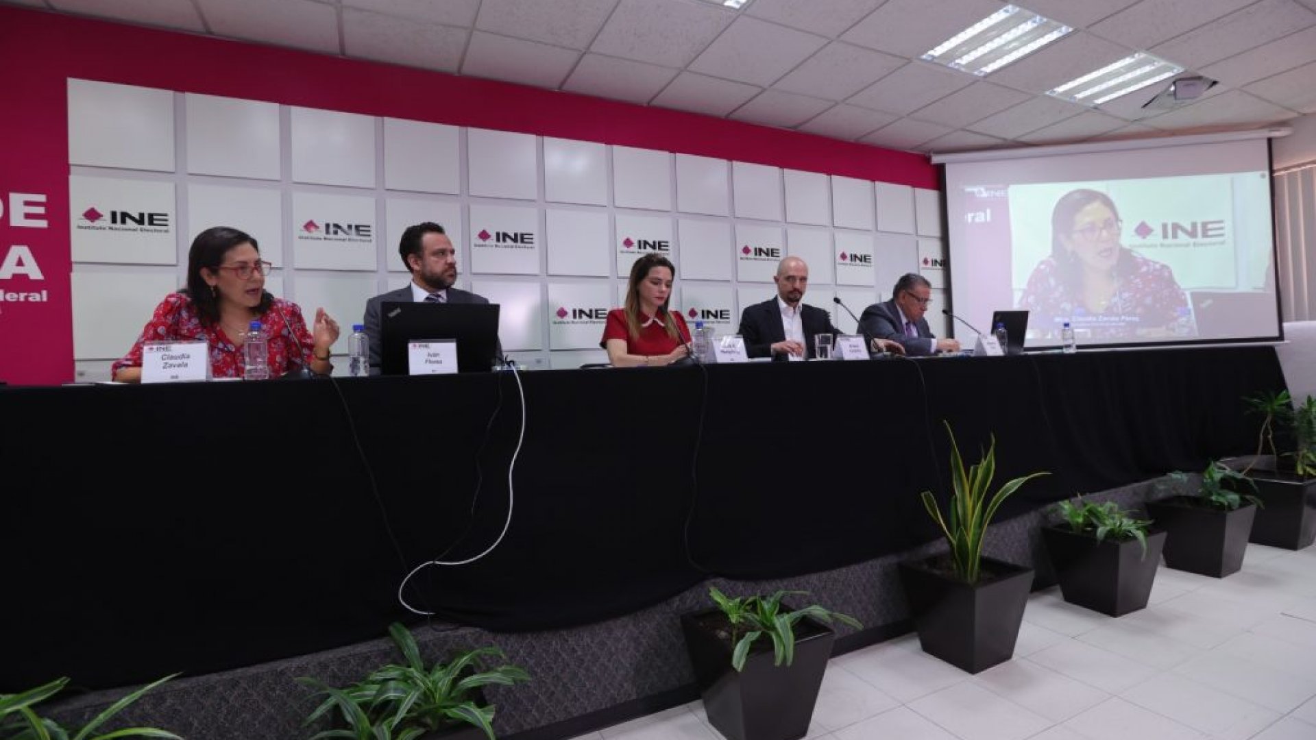 ¿Qué pasó con los registros rechazados para votar desde el extranjero? Esto explica el INE
