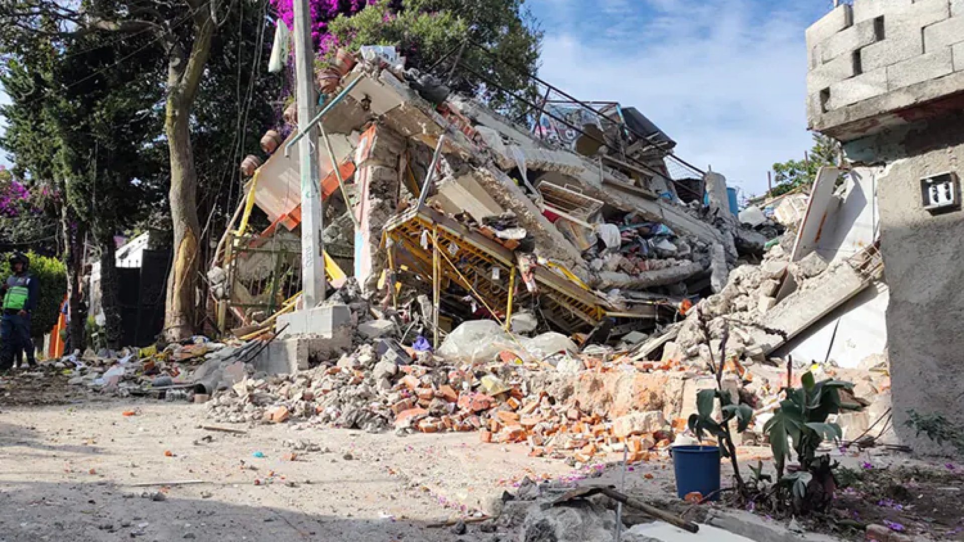 Explosión en Tlalpan derrumba casa; hay 3 lesionados