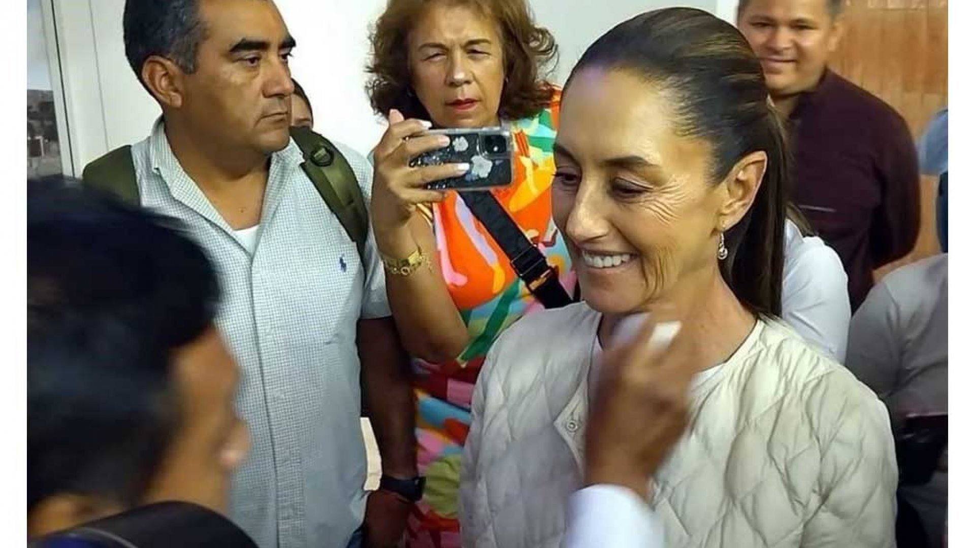Claudia Sheinbaum recibe una ‘limpia con huevo’ tras su llegada a Mérida