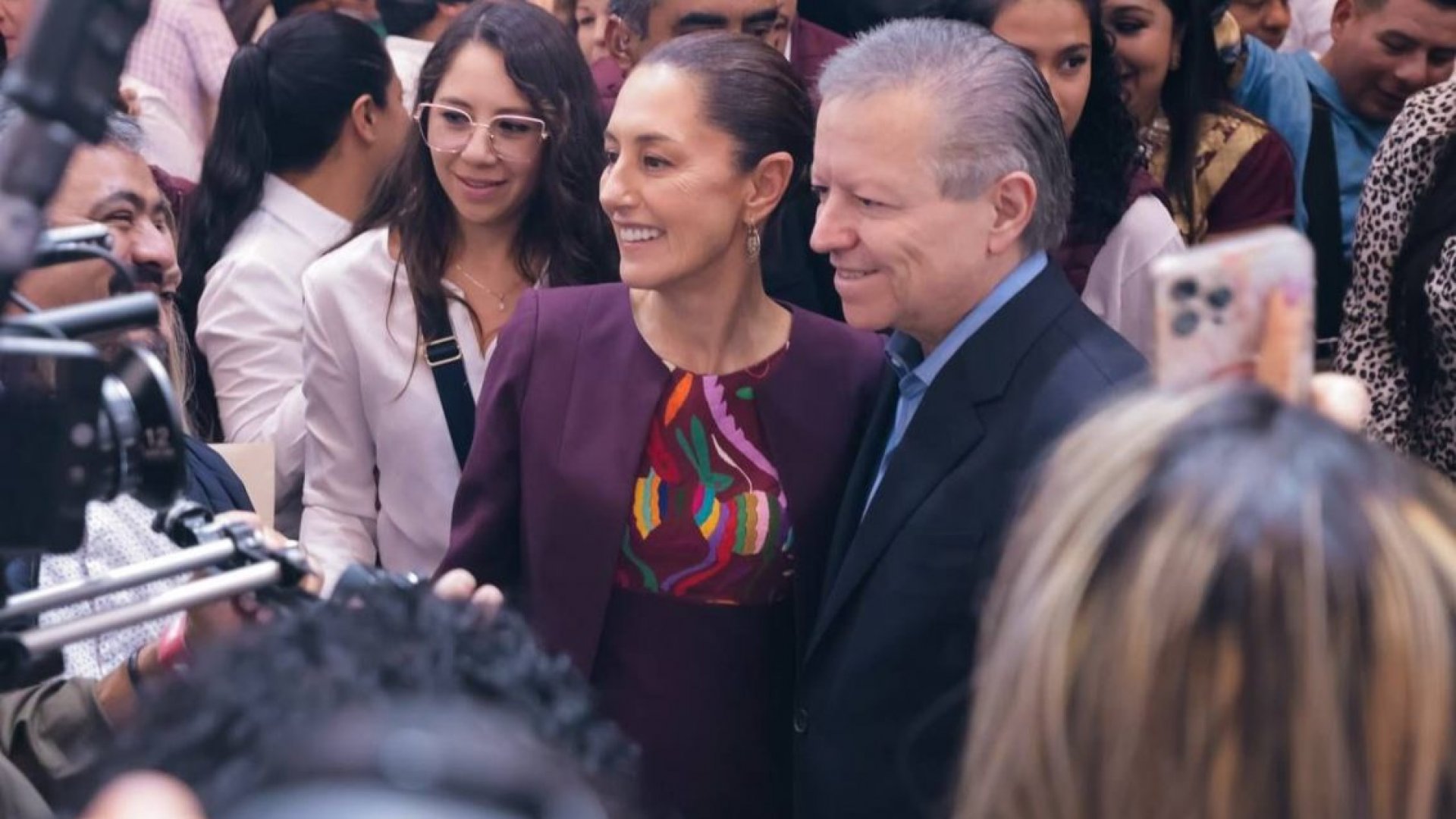 No ve Claudia Sheinbaum motivo para declinar a Zaldívar de su campaña