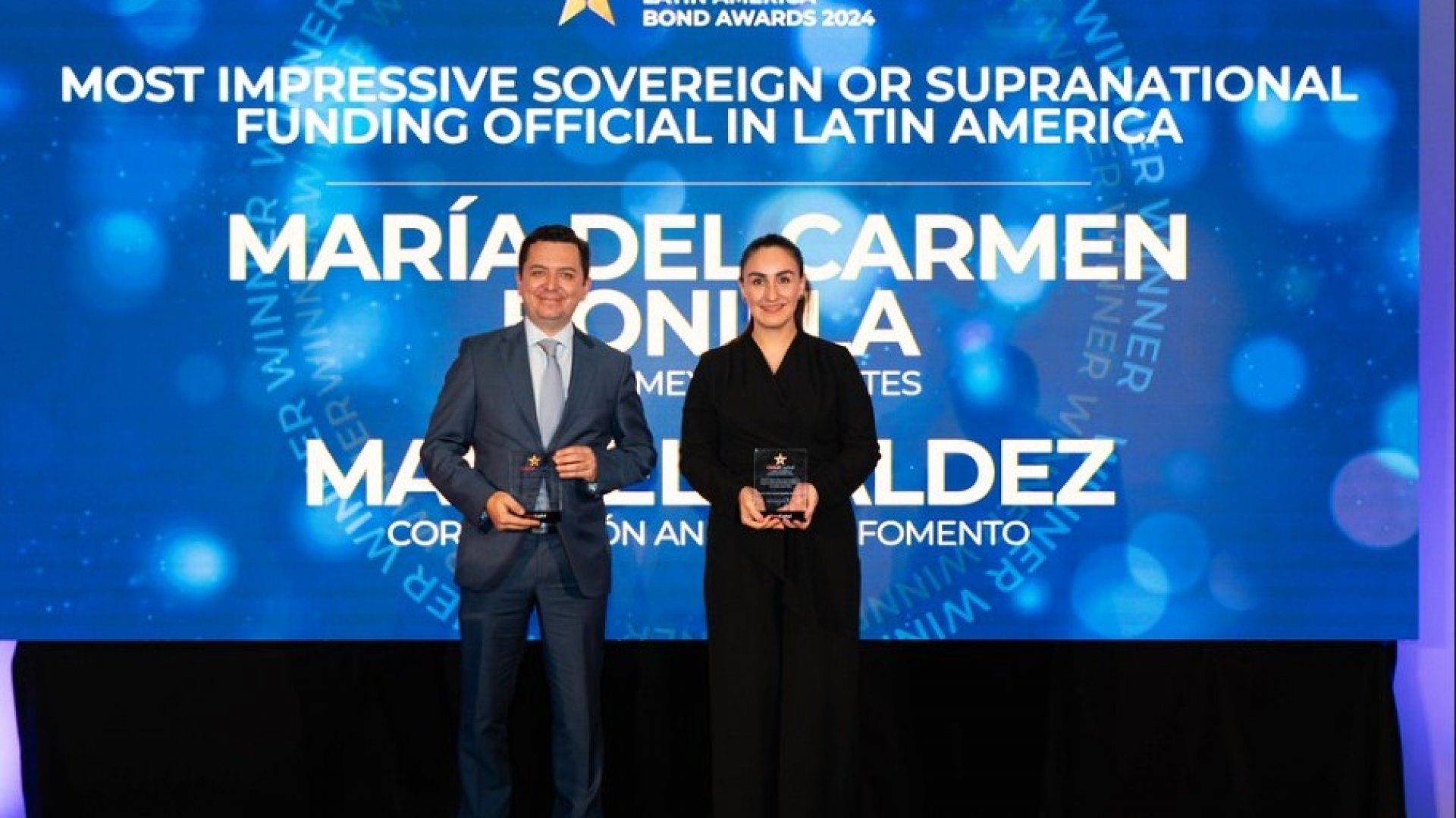 Recibe la Secretaría de Hacienda cinco premios de Global Capital de América Latina por la emisión de bonos