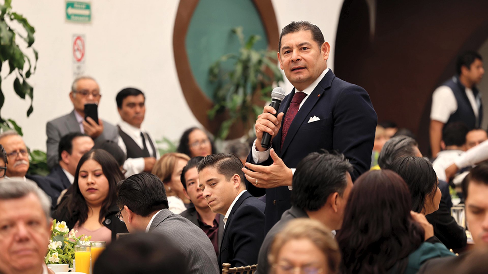 Becas para acumular experiencia laboral, propone Armenta a jóvenes