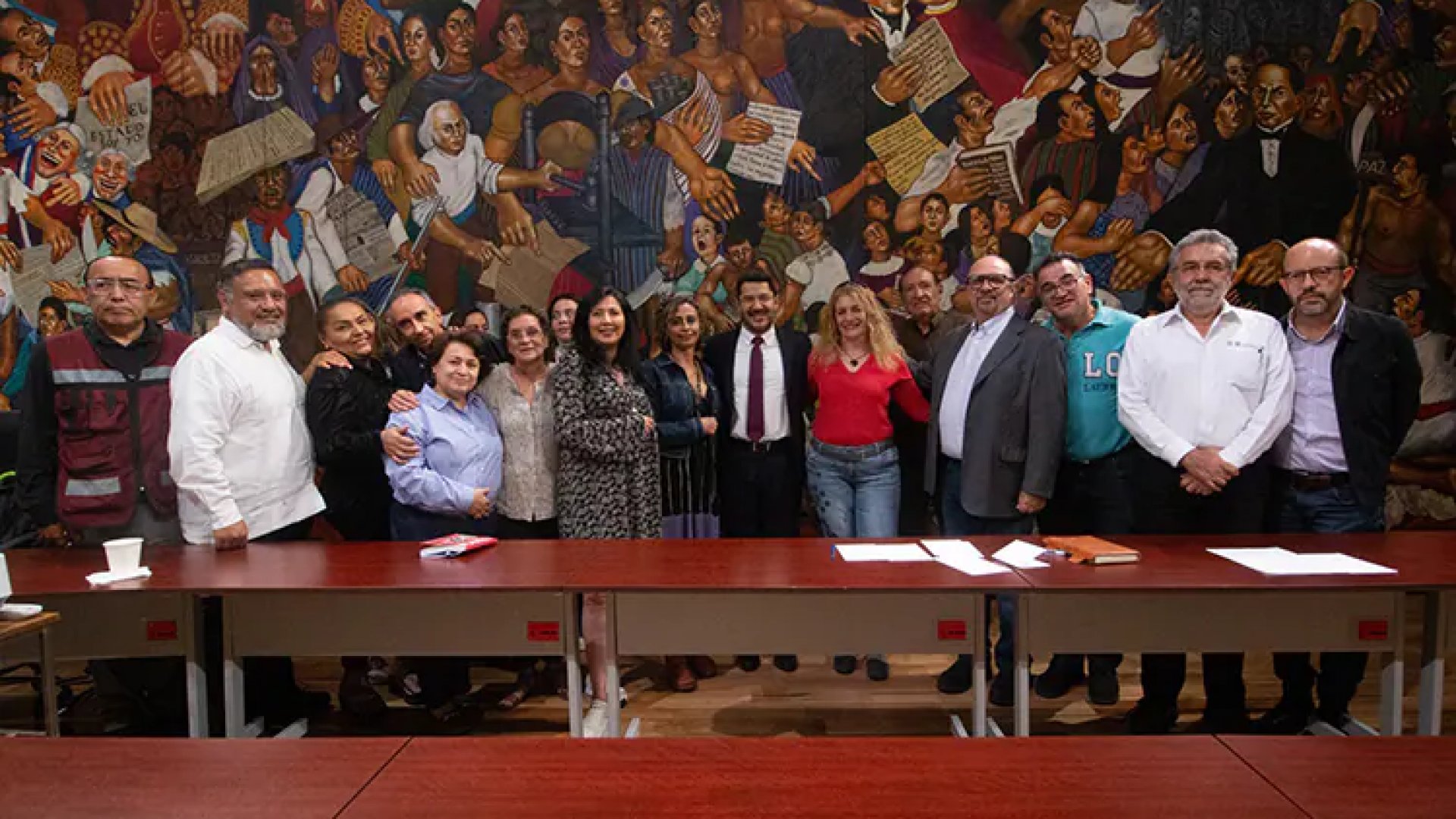 Se reúne Martí Batres con vecinos de la Benito Juárez para abordar tema del agua