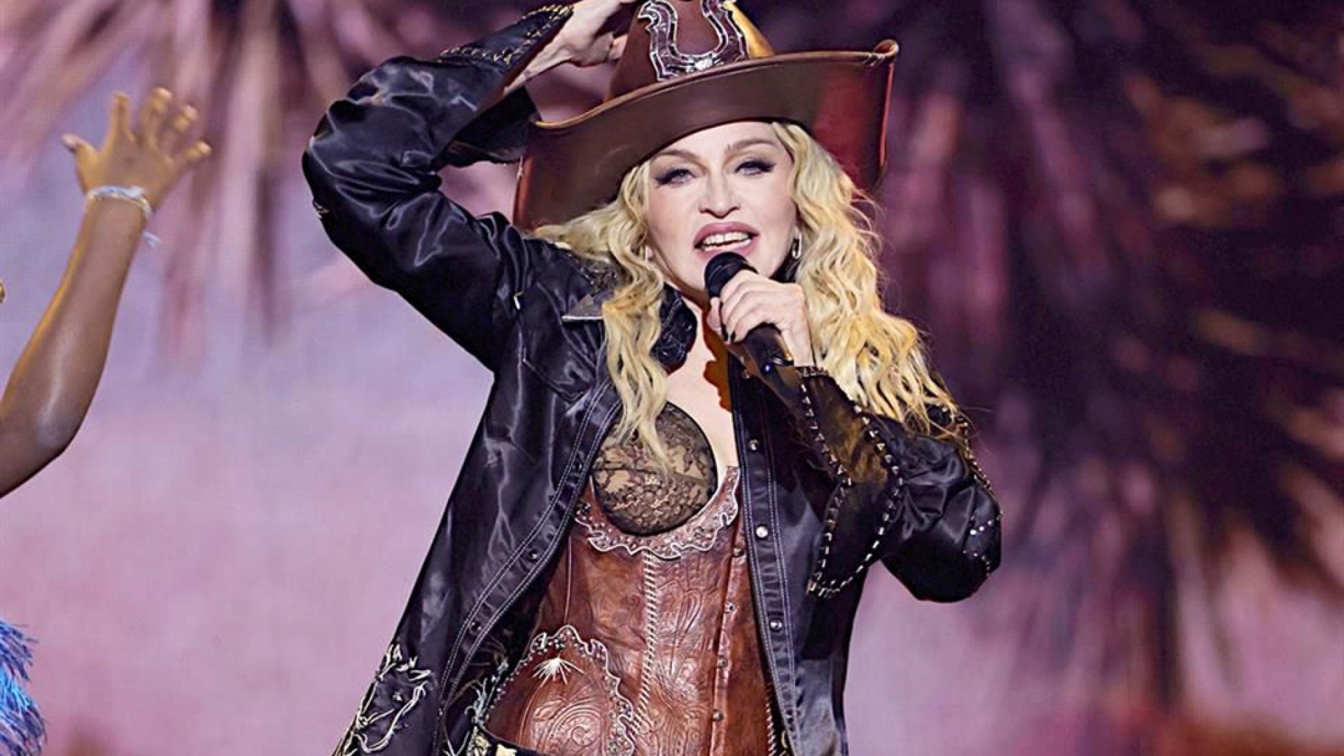 Alaban a Madonna en CDMX… ¡pese a retraso de media hora!