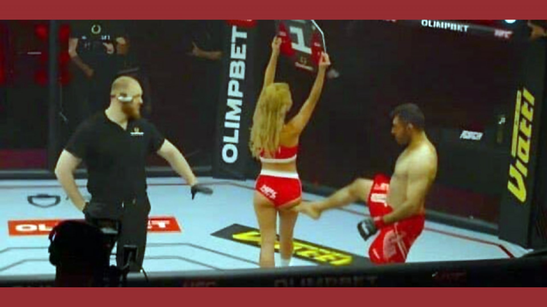 Ali Heibati, peleador iraní de MMA, patea a edecán previo a su combate