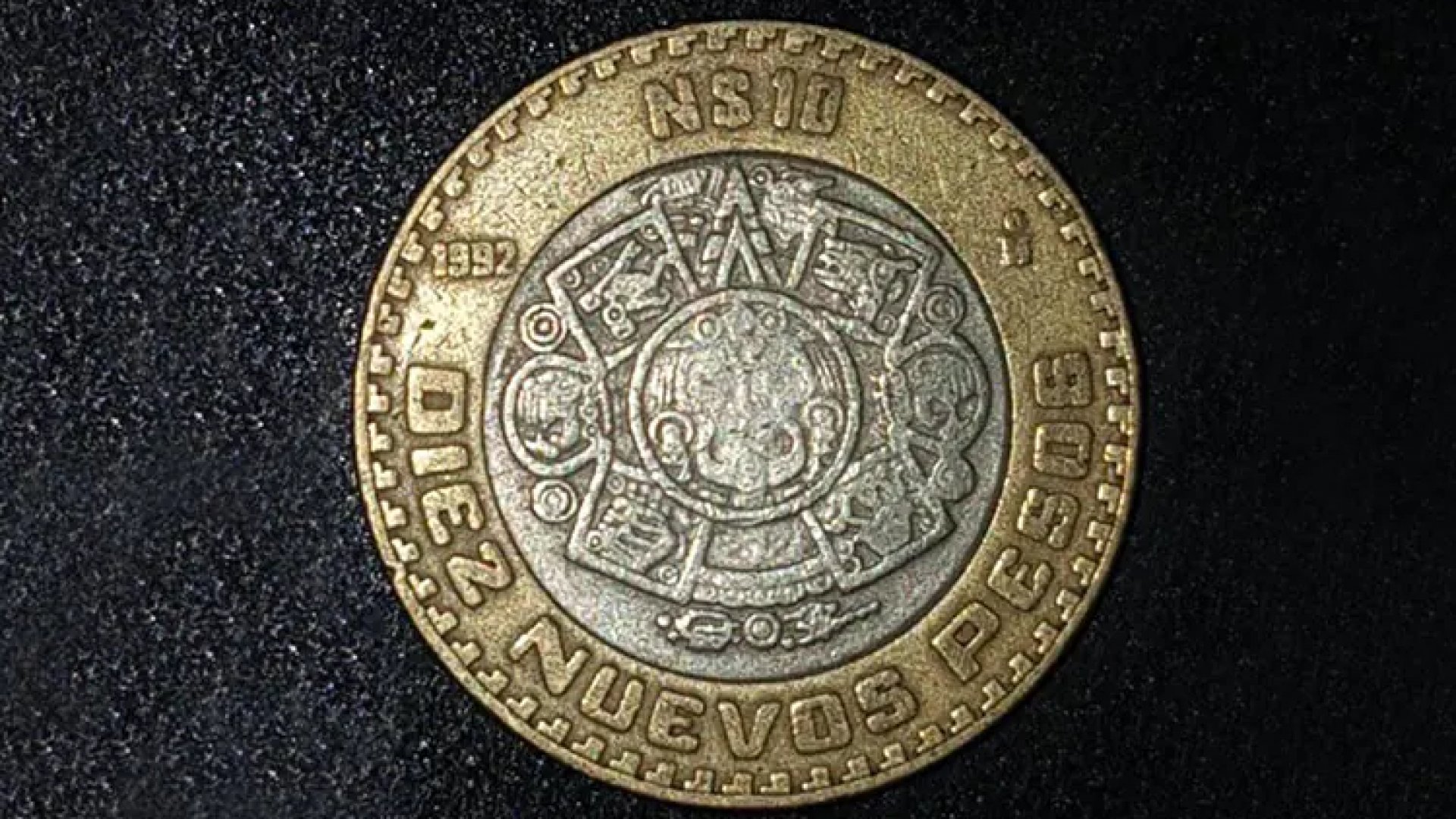 Peso cae tras repunte en economía de Estados Unidos