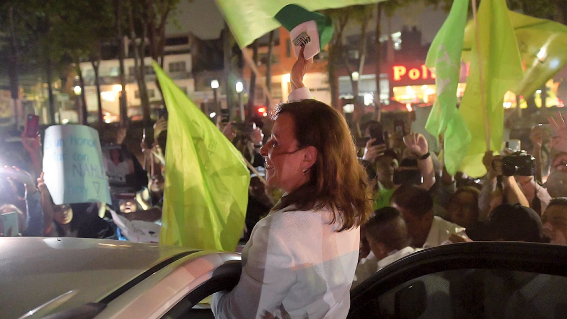 Arrasa Nahle en debate