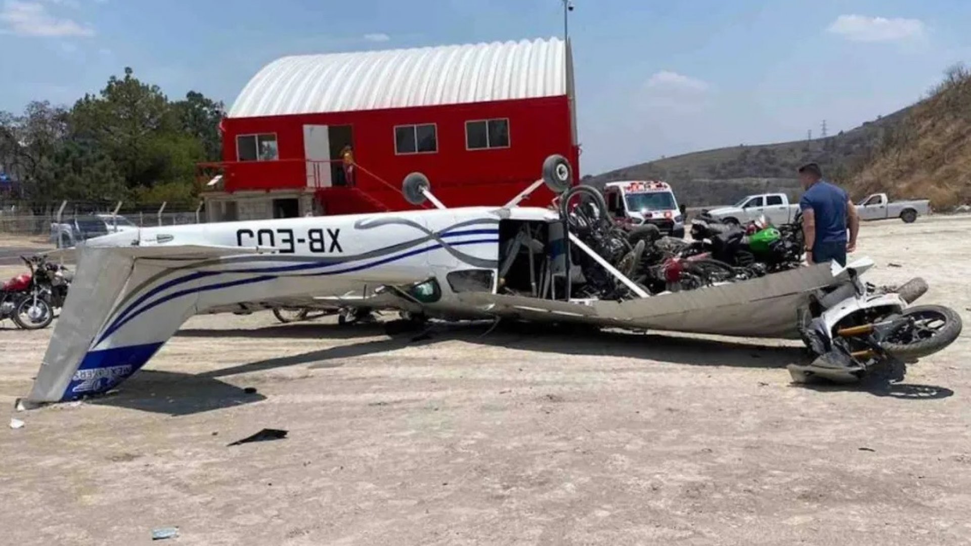Desplome de avioneta en Atizapán de Zaragoza deja 3 heridos
