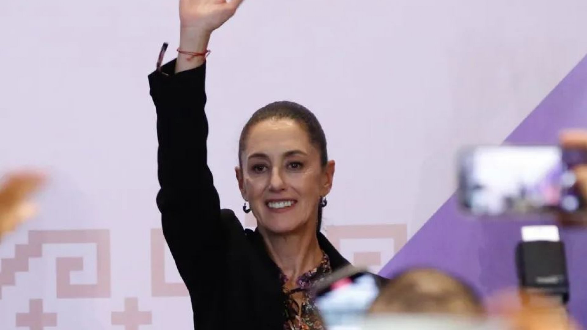 Claudia Sheinbaum arrasa con preferencia del 57 %: Polls MX