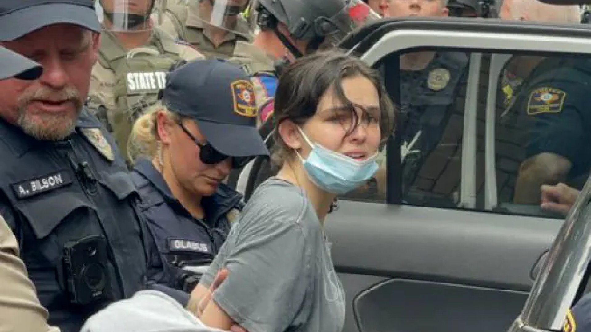 Arrestan en Universidad de Columbia a más de 100 tras protestas pro-Palestina