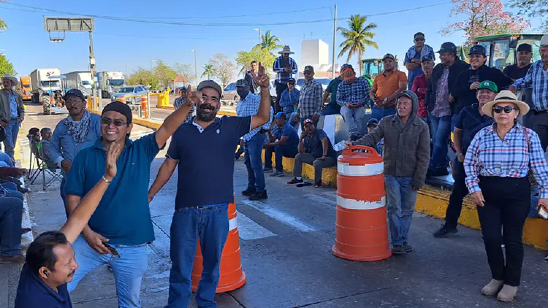Bloqueo en caseta Costa Rica, en Sinaloa, suma más de 60 horas