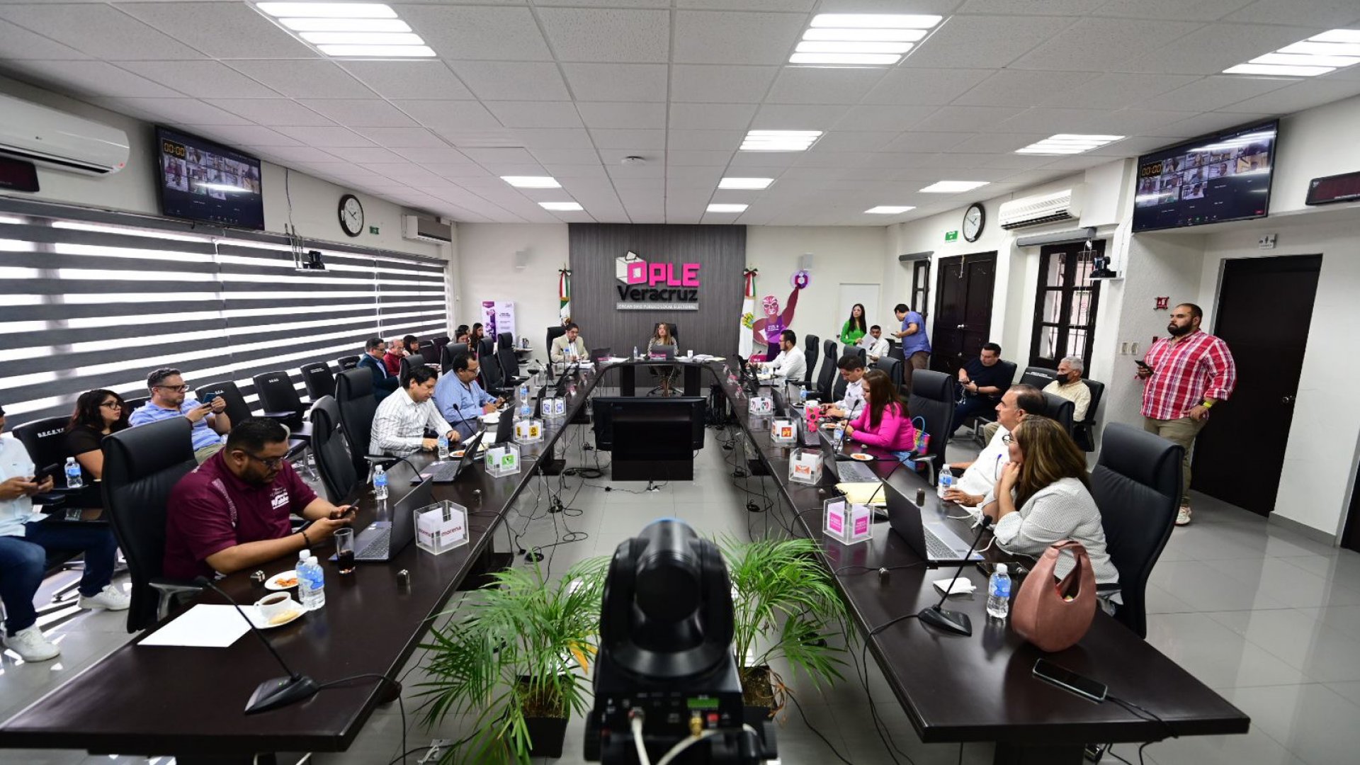 Consejo General del OPLE Veracruz aprueba convocatoria para debates de diputaciones locales