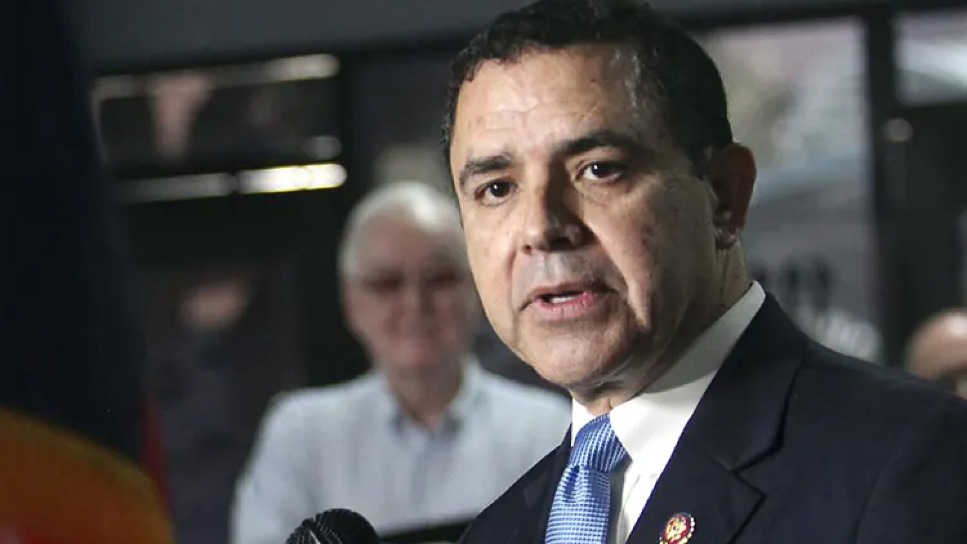 Acusan al congresista Henry Cuéllar de recibir sobornos de Banco Azteca a cambio de favores políticos