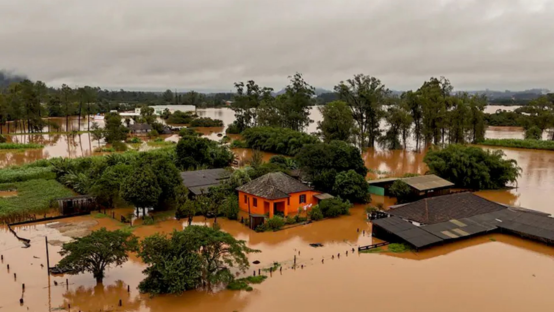 Van 59 muertos por lluvias torrenciales e inundaciones en Brasil