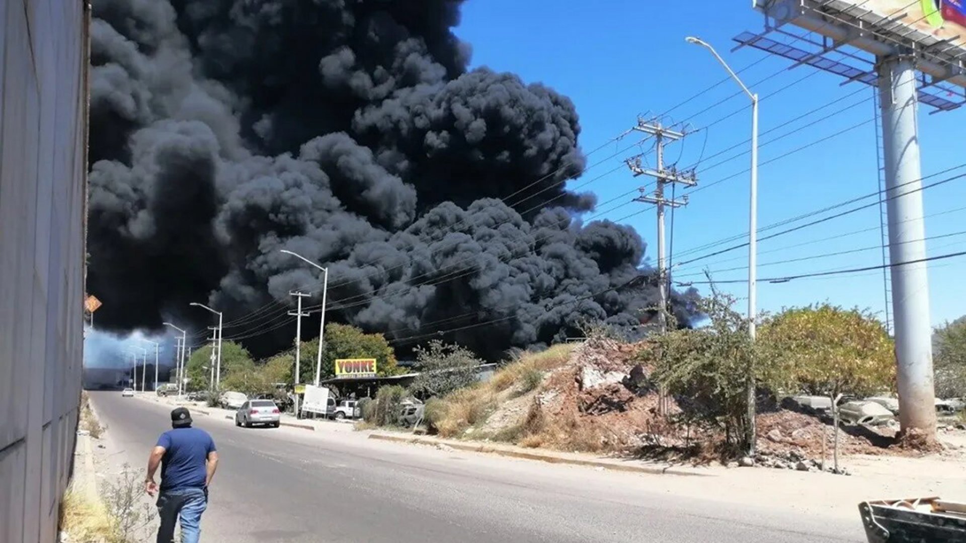 Se registra fuerte explosión de vehículo con combustible en Culiacán, Sinaloa