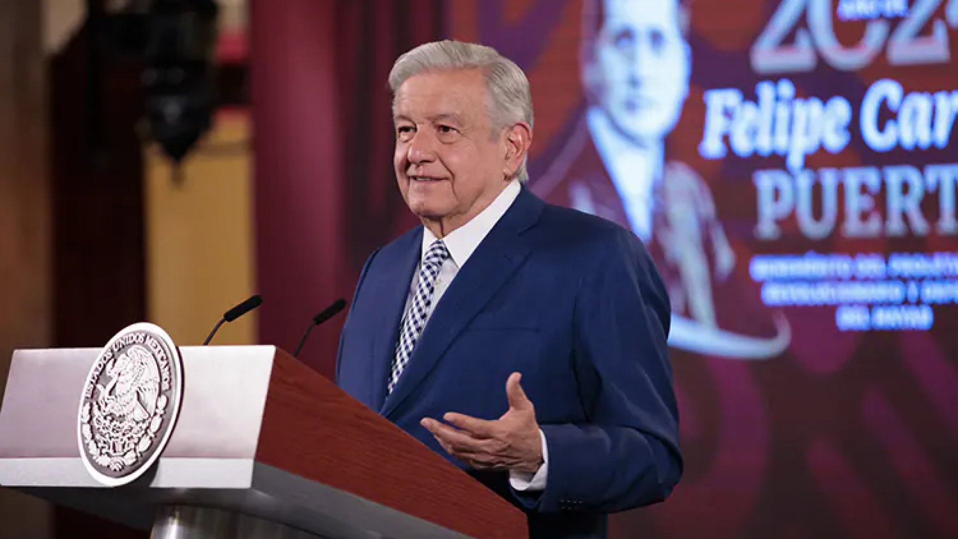 Critica AMLO ‘papelón’ de los ‘cinicazos’ del INAI sobre Amparo Casar