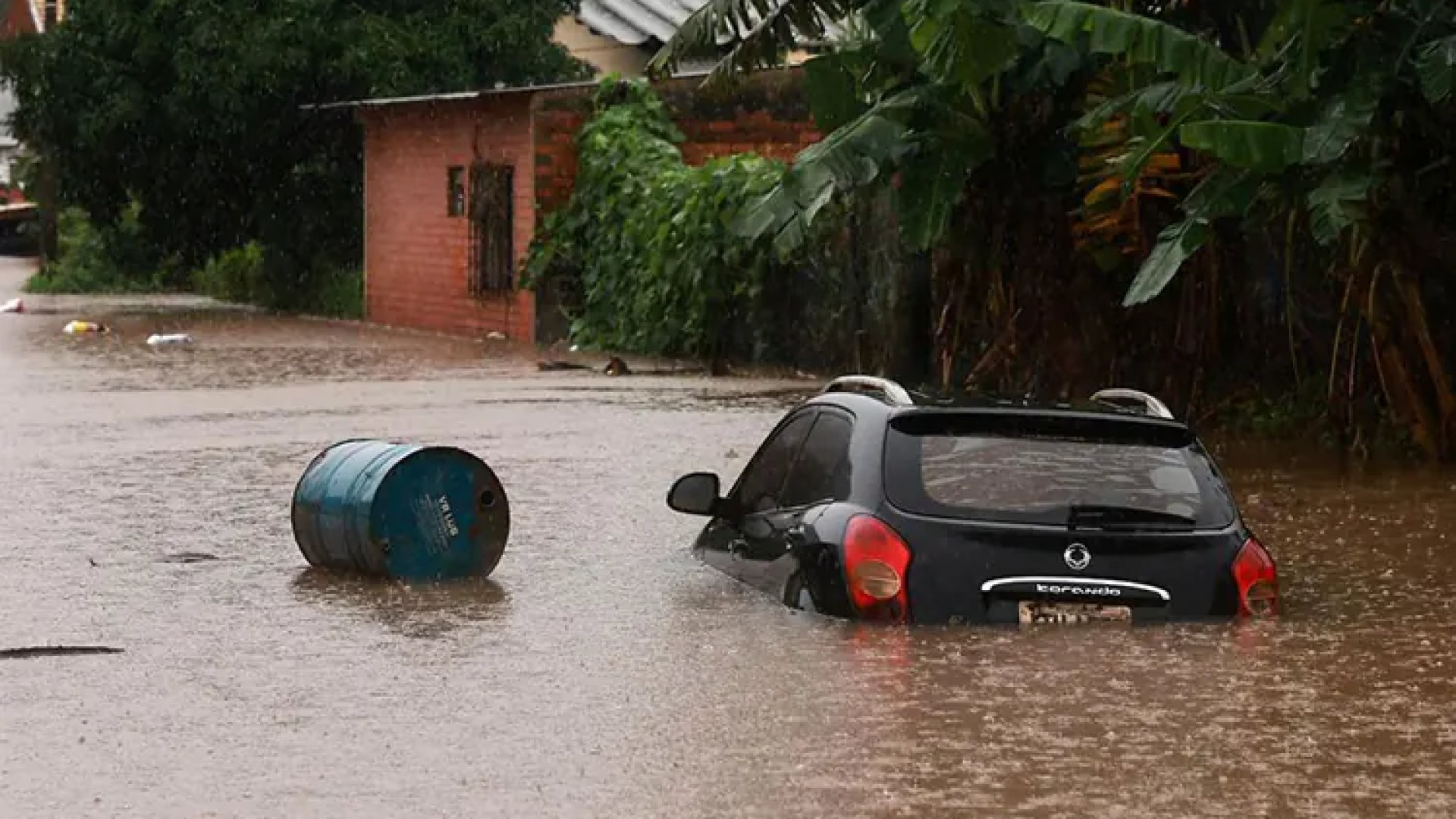 Brasil establece Estado de calamidad por inundaciones; van 83 muertos