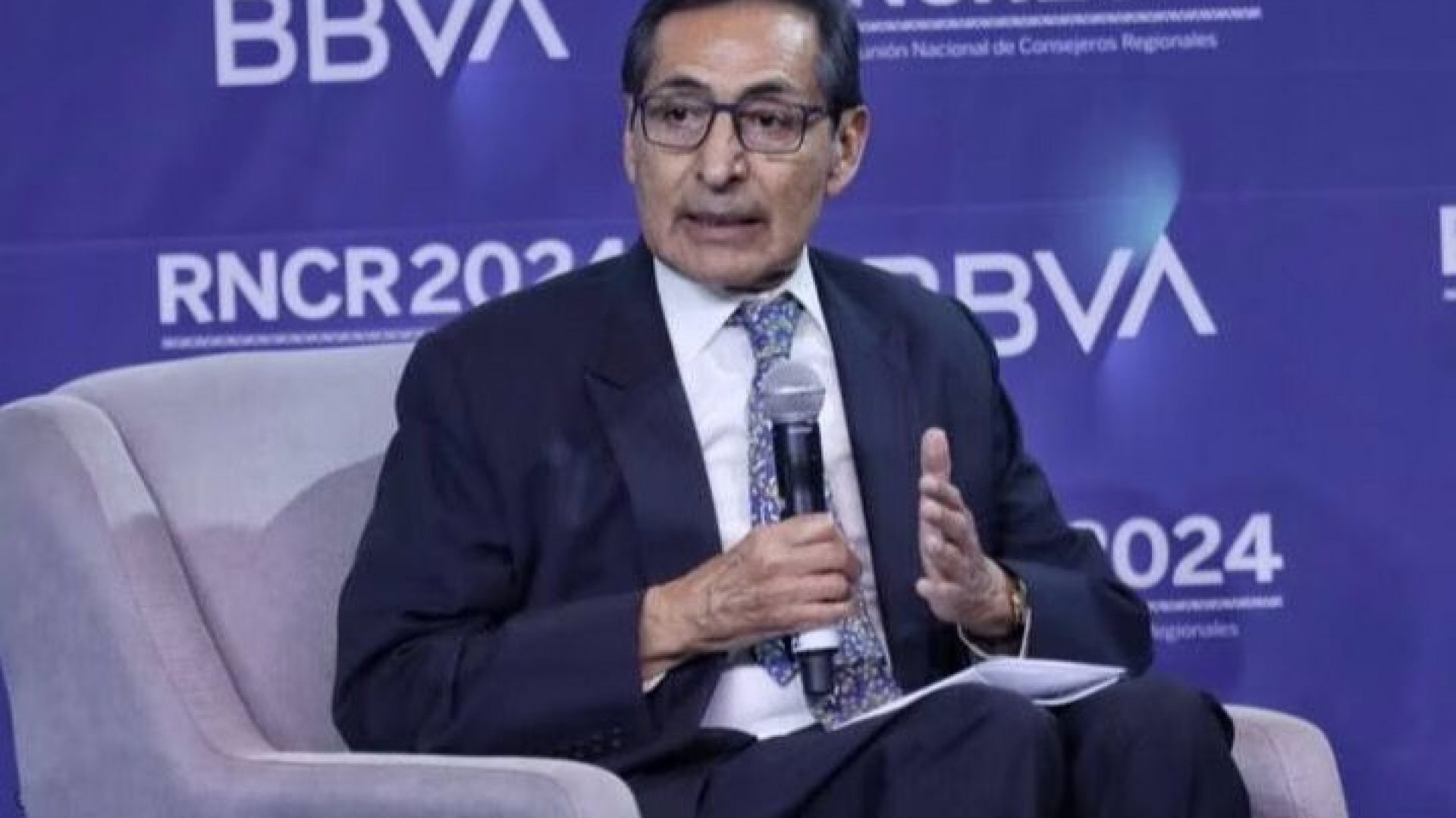 Participa Rogelio Ramírez de la O en la Reunión Nacional de Consejeros Regionales BBVA 2024