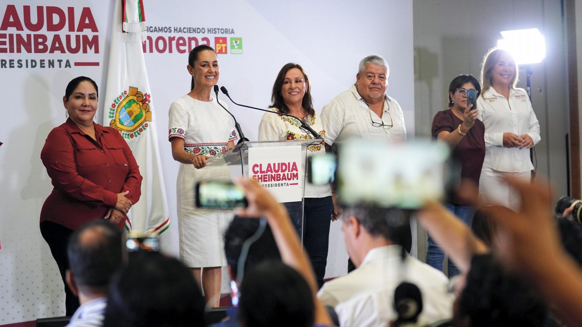Claudia Sheinbaum celebra triunfo en simulacro electoral universitario