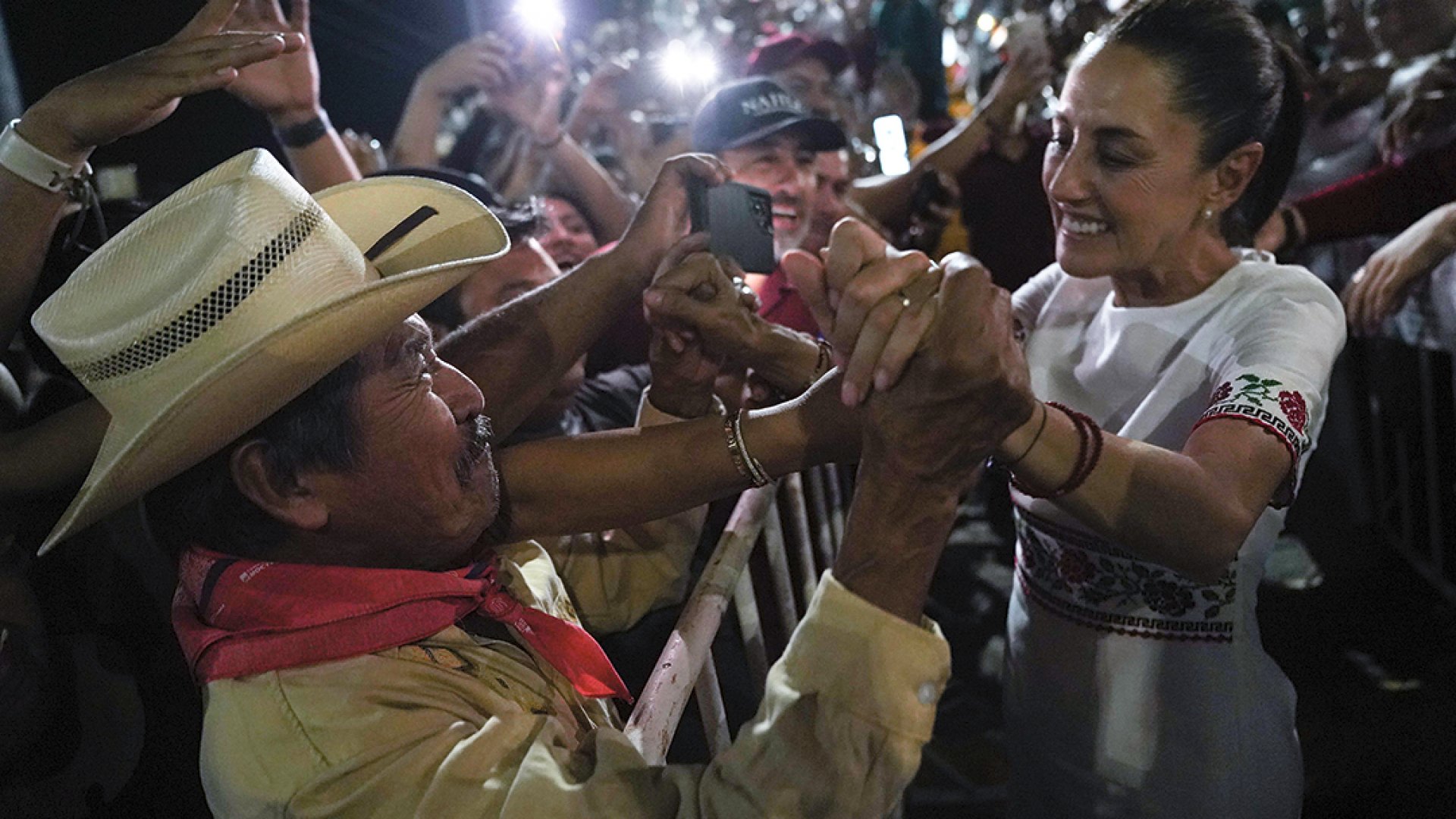 Vamos a seguir trabajando con ustedes, no habrá divorcio entre gobierno y pueblo: Claudia Sheinbaum
