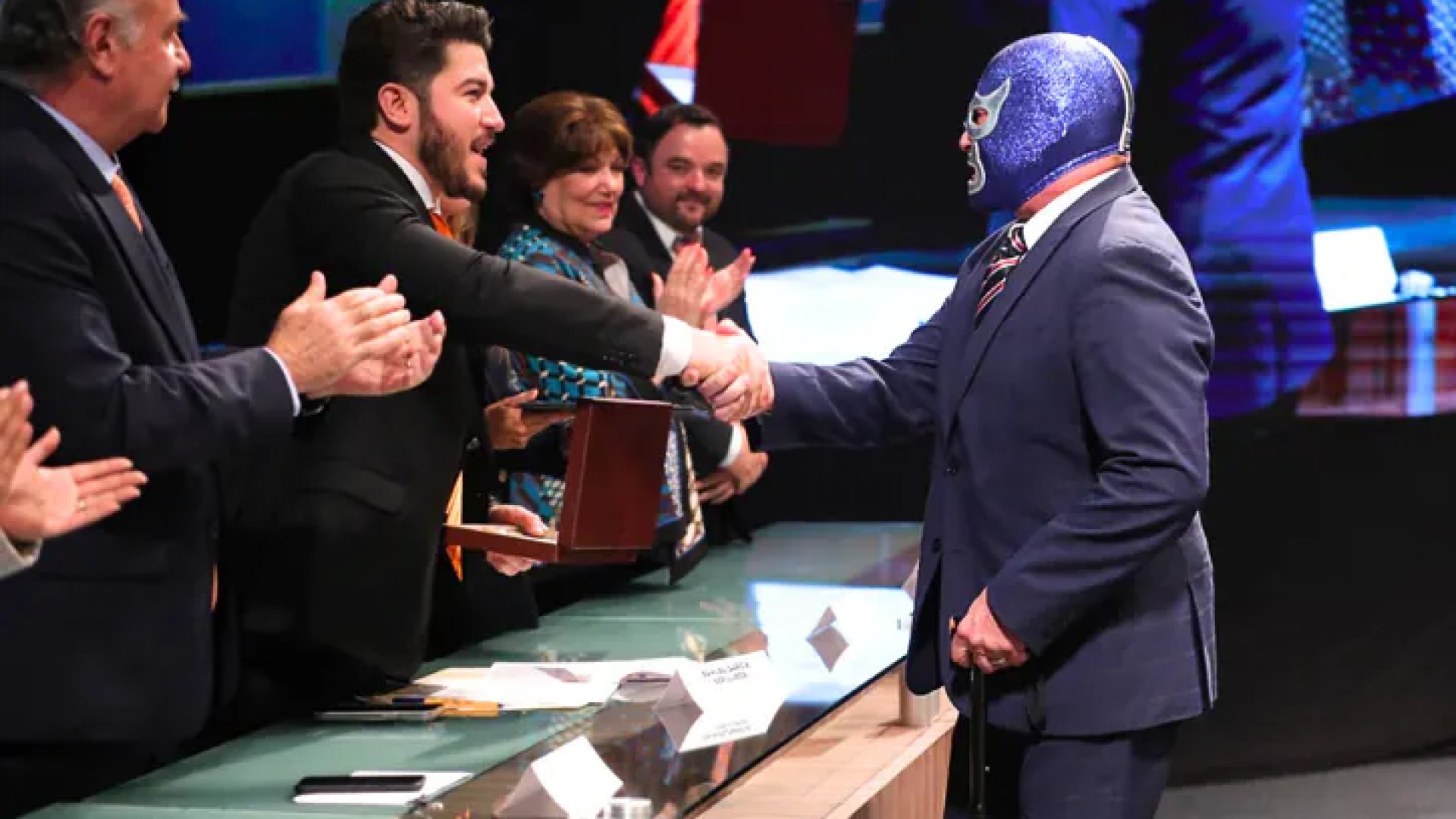 Distinguen a Blue Demon como personaje ilustre en los 200 años de Nuevo León