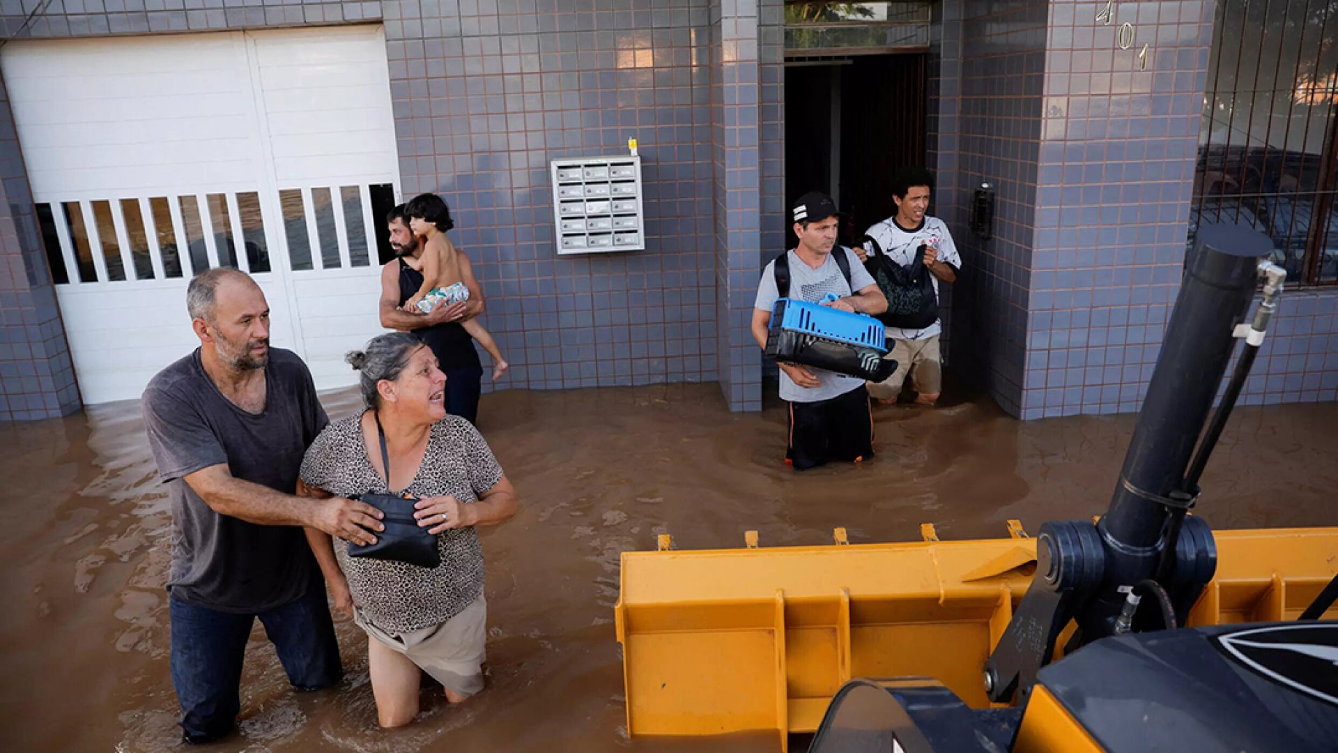 Inundaciones en Brasil tardarían un mes en descender