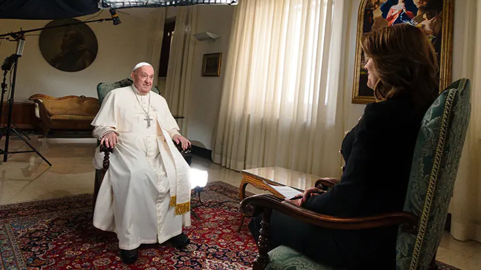 Papa Francisco se niega a ordenar a mujeres como diaconisas