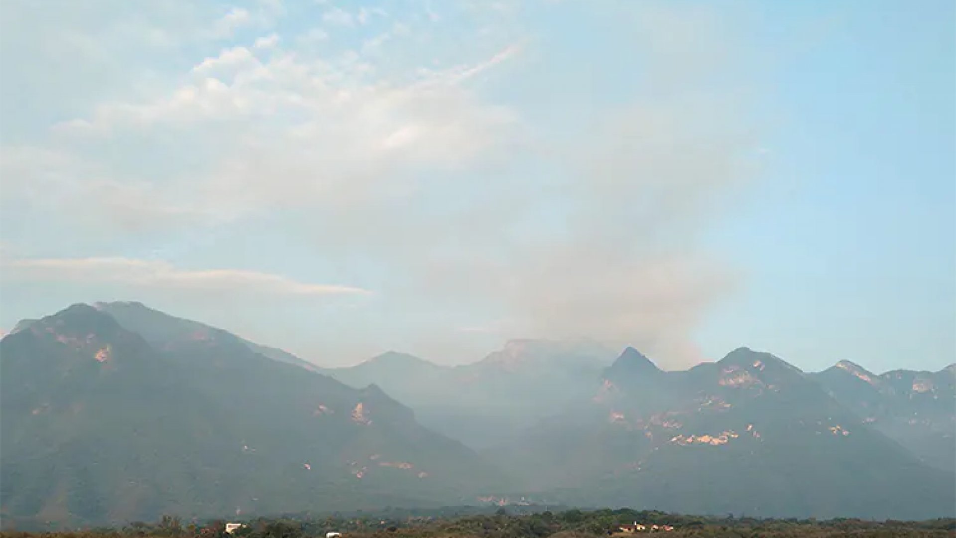 Reportan incendio forestal en sierra de Santiago, en NL