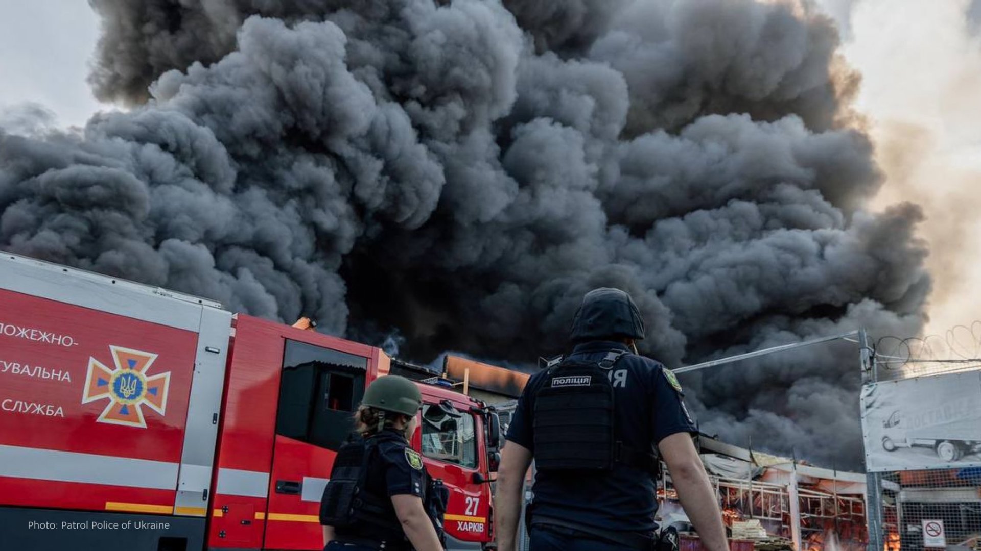 Sube a 15 el número de muertos tras ataque de Rusia a una ferretería en Járkiv