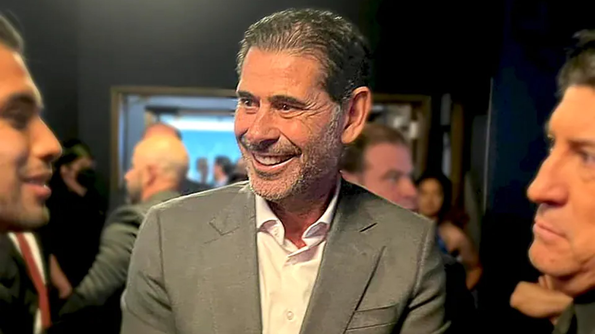 Chivas hace oficial la salida de Fernando Hierro