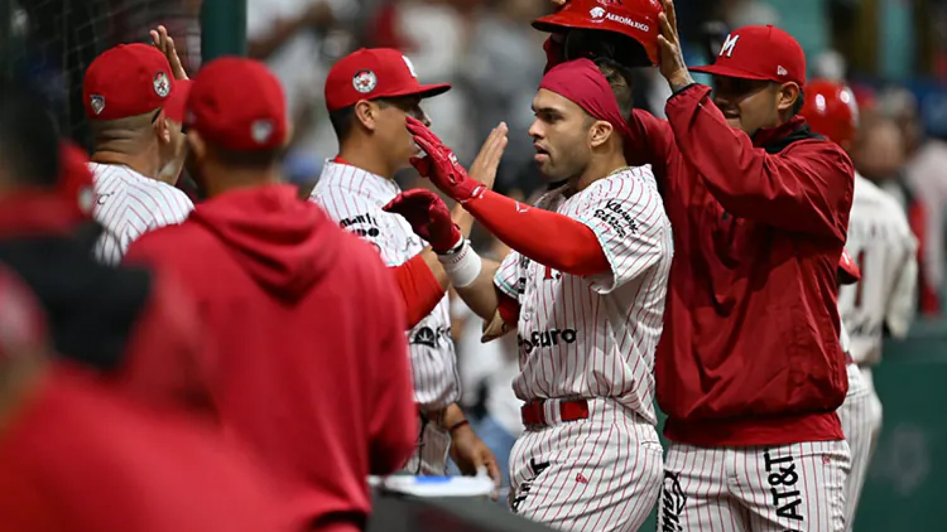Vencen Diablos Rojos a Saraperos en el Alfredo Harp
