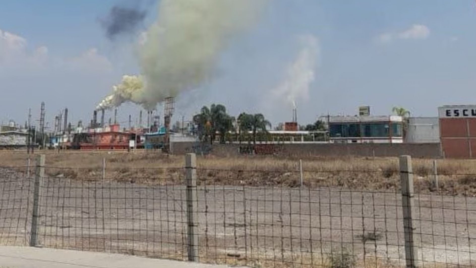 Accidente en Refinería de Pemex, en Salamanca: varios muertos, intoxicados y paro general 
