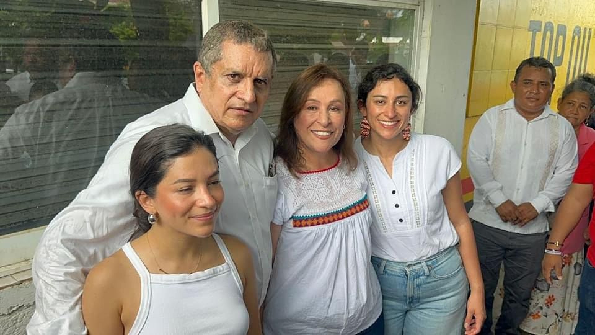 Emite su voto Rocío Nahle