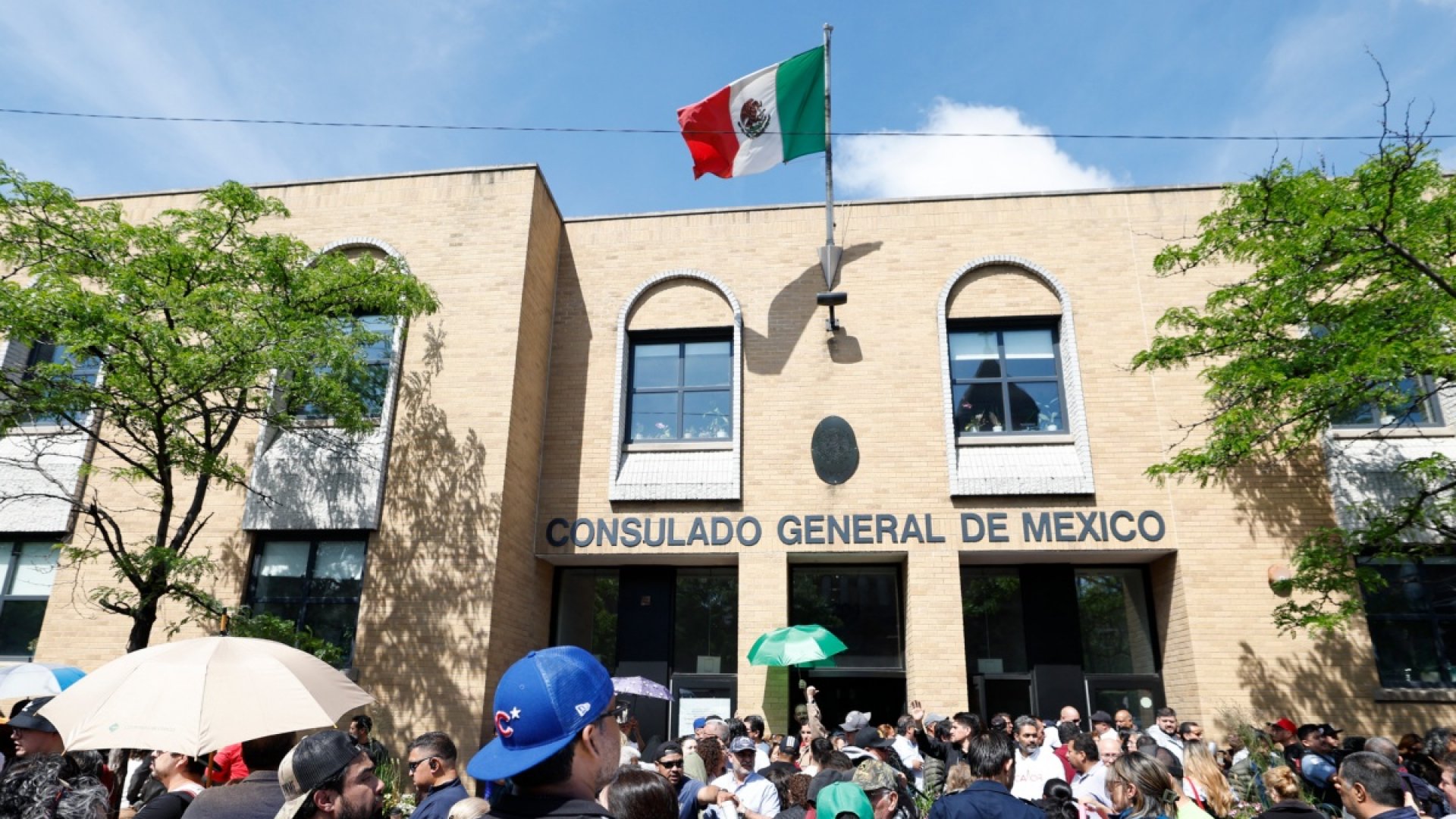 Mexicanos en el extranjero votaron entre problemas técnicos y filas interminables