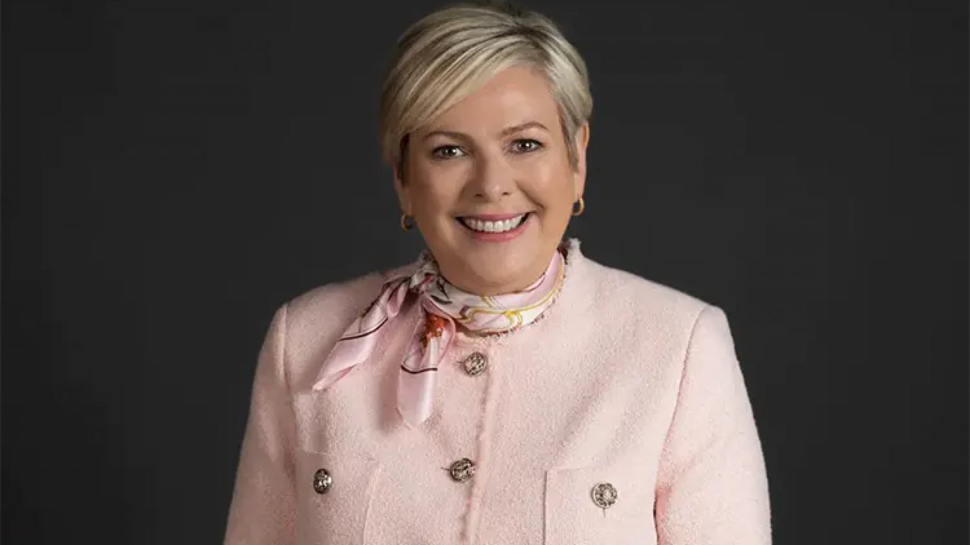 Nueva presidenta de Islandia recibe felicitaciones de EU y Europa