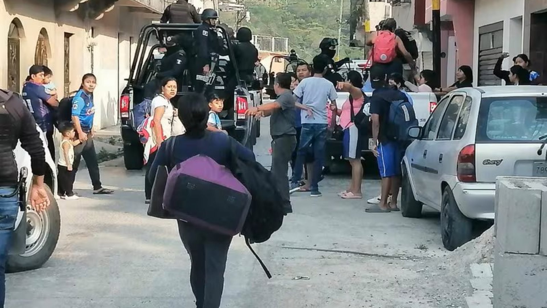 Fuerzas armadas entran a Tila y sus pobladores alcanzan a huir