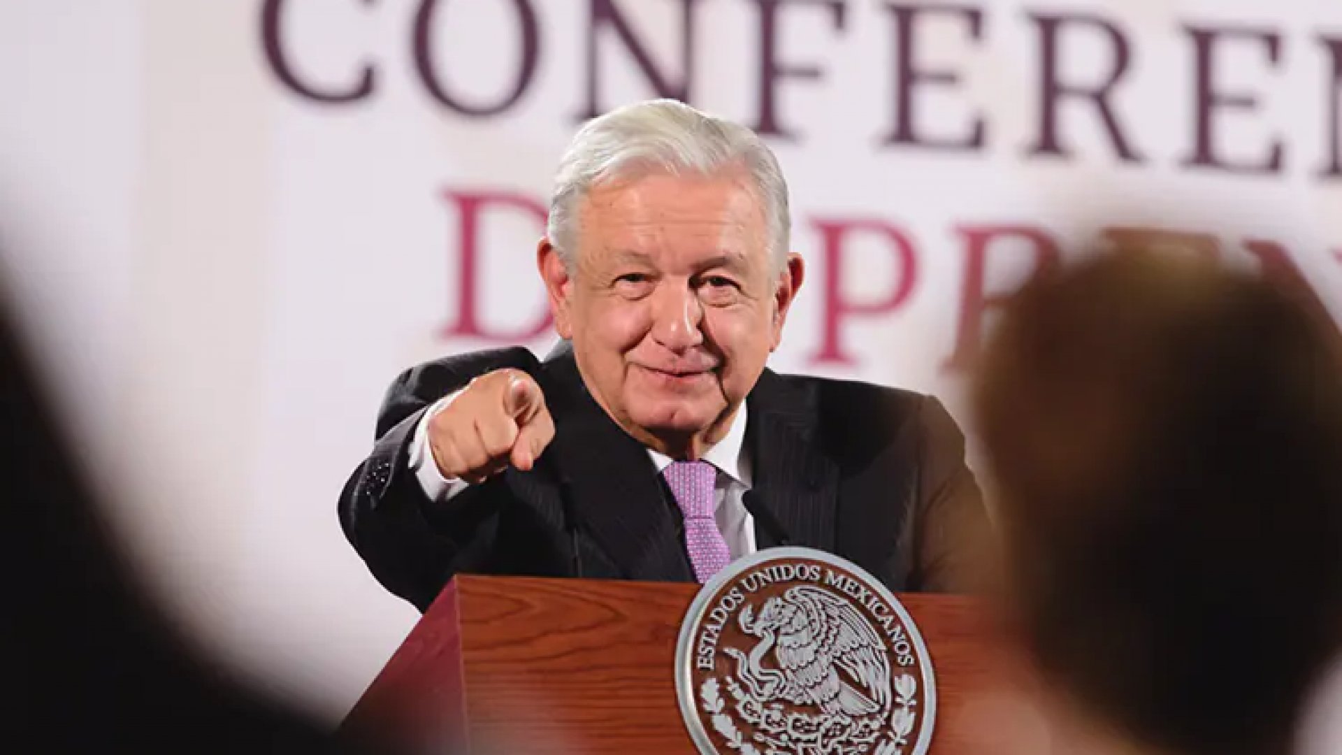 En la democracia, el pueblo manda, no una minoría: AMLO