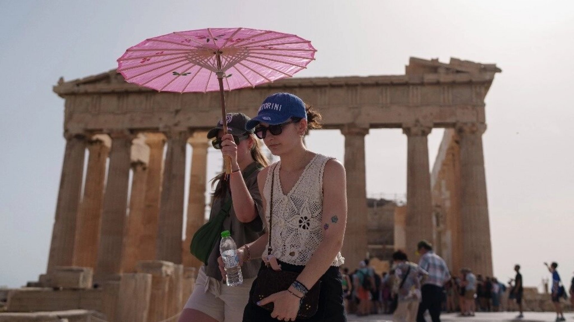 Grecia cierra la Acrópolis por ola de calor